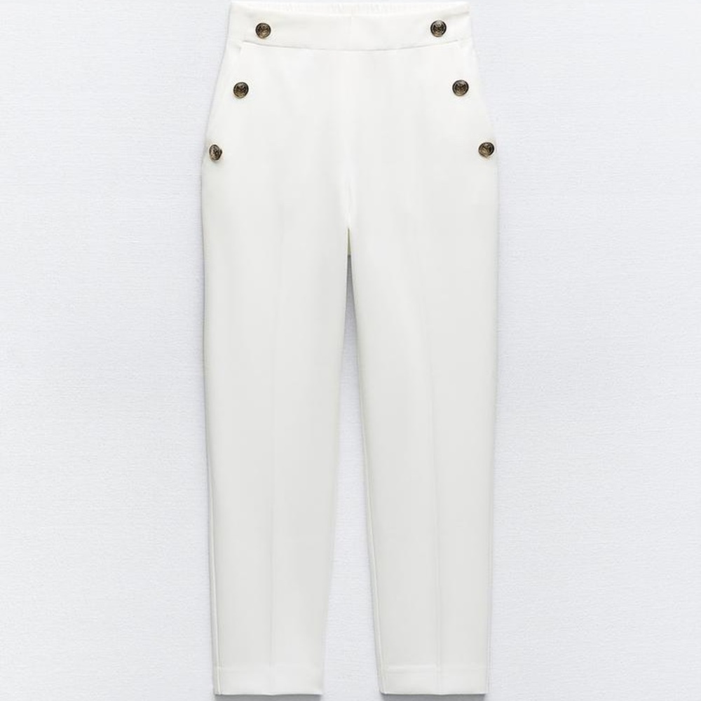 Zara Buttoned straight Leg Pant in white. XS. NWT